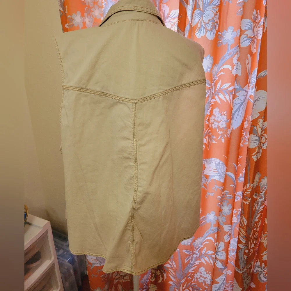 Women's Cream Sleeveless Jacket - Picture 5 of 6